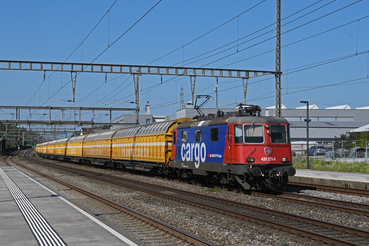 Re 420 275-0 durchfährt am 11.08.2025 den Bahnhof Rupperswil.