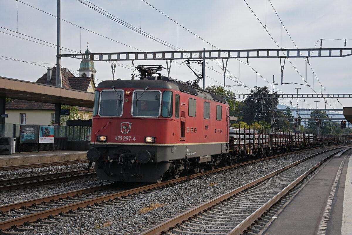 Re 420 297-4 durchfährt den Bahnhof Rupperswil. Die Aufnahme stammt vom 07.09.2021.
