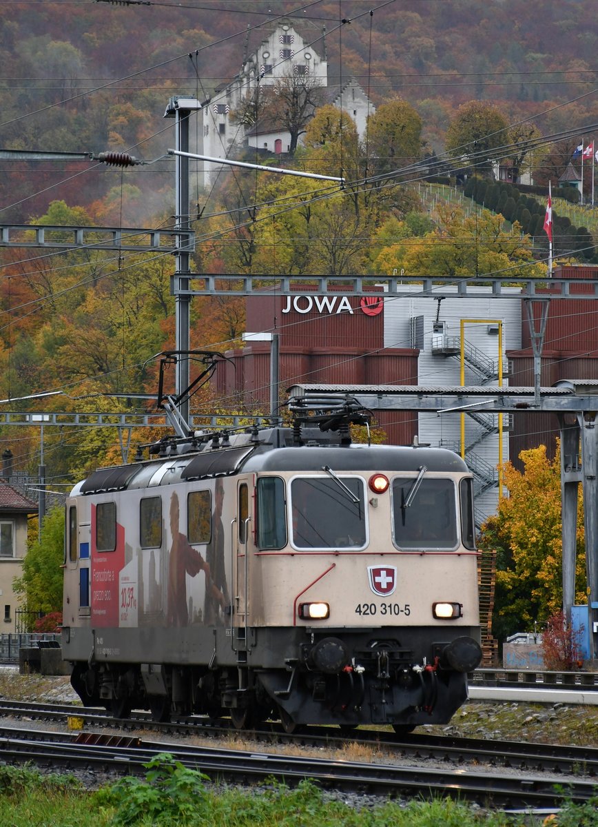 Re 420 310-5 wartet in Wildegg AG auf einen neuen Auftrag, aufgenommen am 26.10.2020.