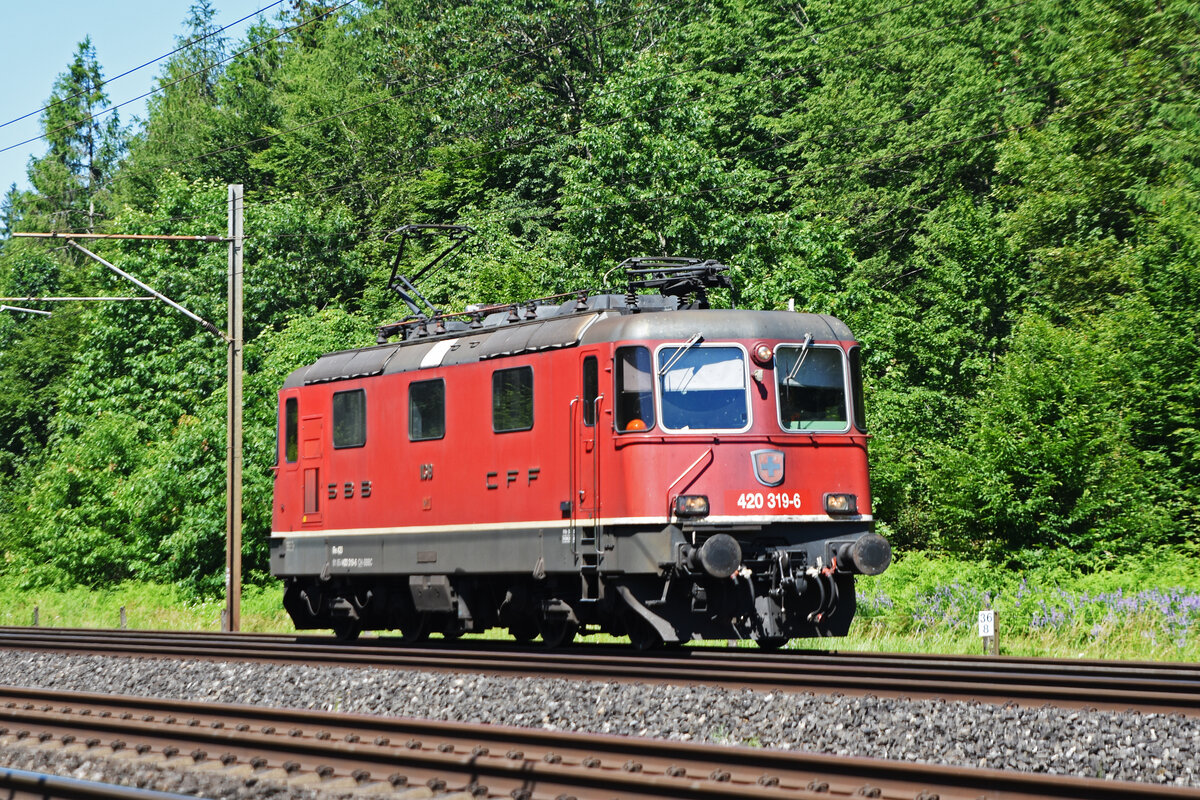 Re 420 319-9 fährt Richtung Bahnhof Rupperswil. Die Aufnahme stammt vom 15.06.2021.