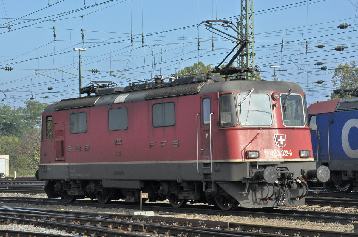 Re 420 322-9 durchfährt den badischen Bahnhof. Die Aufnahme stammt vom 23.10.2019.
