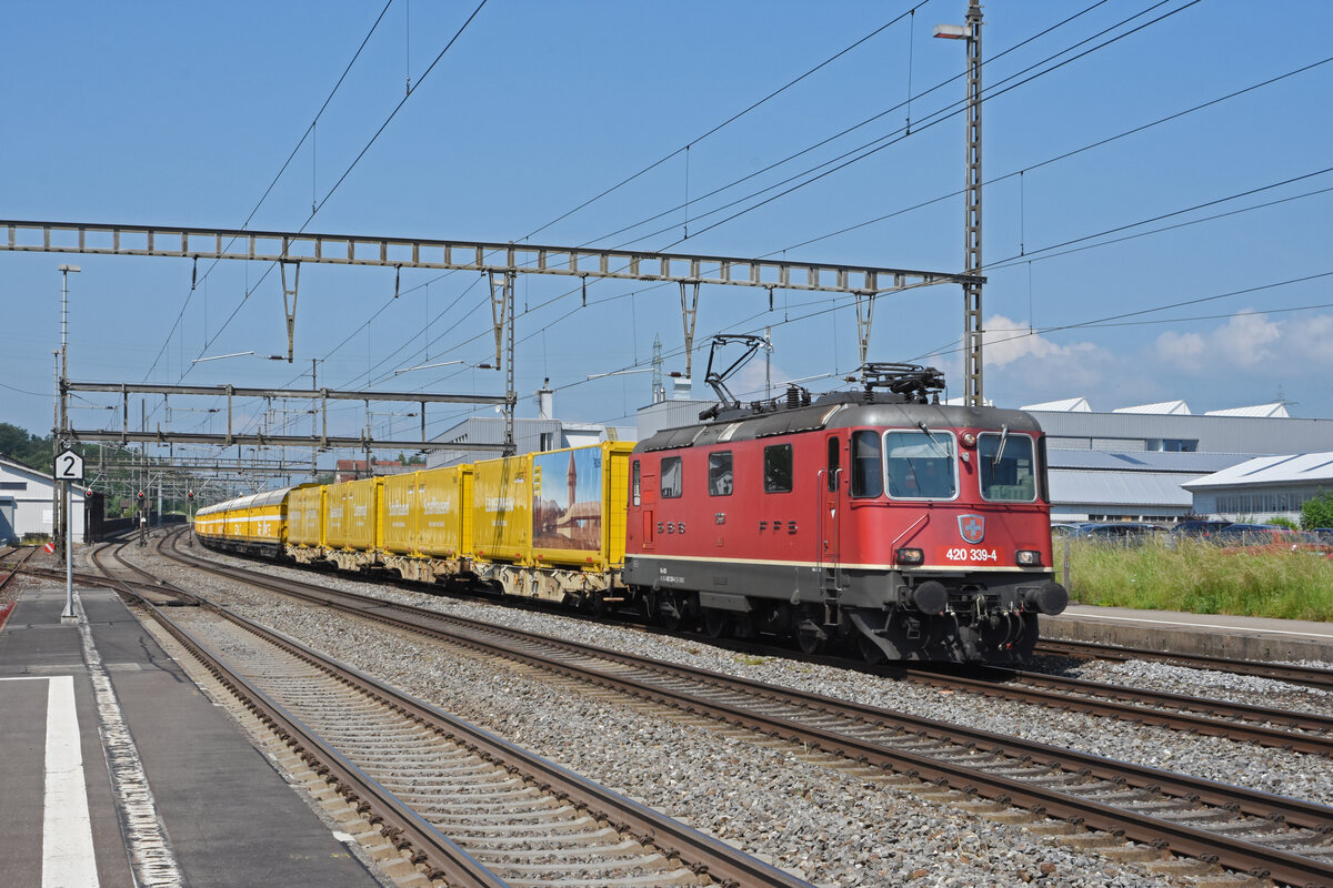 Re 420 339-4 durchfährt den Bahnhof Rupperswil. Die Aufnahme stammt vom 10.06.2021.