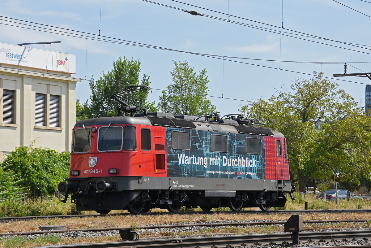 Re 420 345-1 durchf�hrt am 16.07.2026 solo den Bahnhof Pratteln.