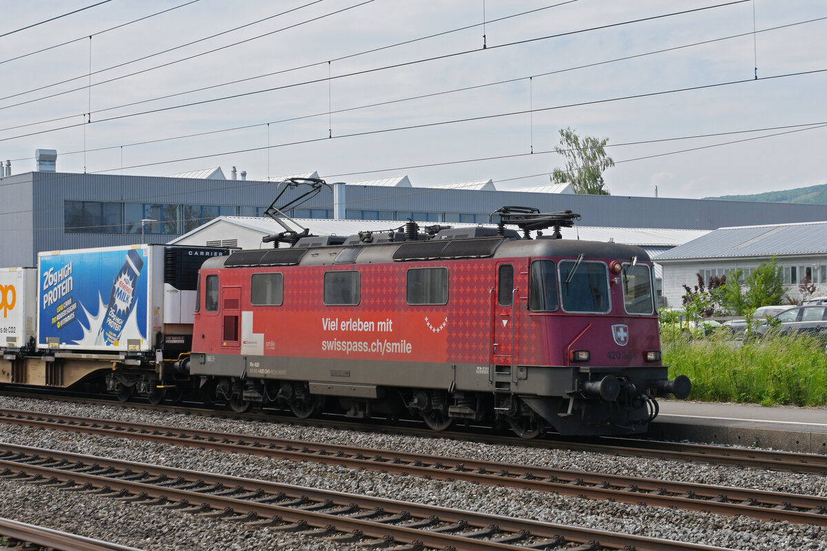Re 420 345-1 durchfährt den Bahnhof Rupperswil. Die Aufnahme stammt vom 12.05.2022.