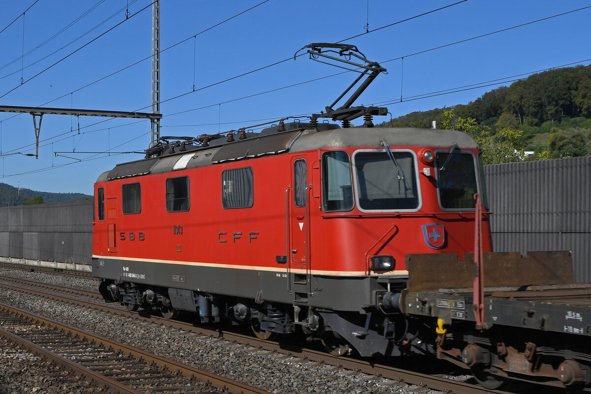 Re 420 349-3 durchfährt am 20.09.2023 den Bahnhof Gelterkinden.