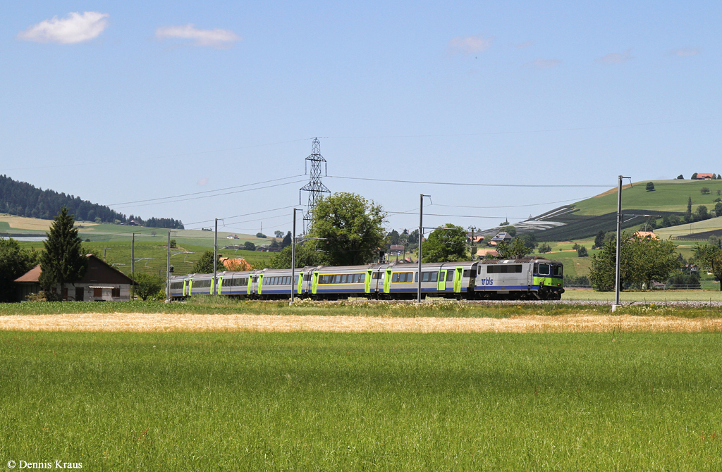 Re 420 501 mit RE am 28.06.2015 bei Zäziwil.