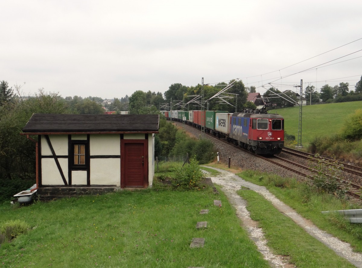 Re 421 386-4 zu sehen am 03.08.14 in Jößnitz.