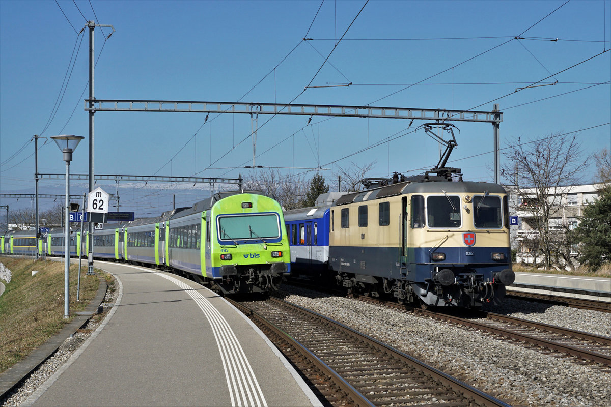 Re 421 387-2 mit Testzug.
Am 25. Februar 2021 wurden zwischen Kerzers und Ins Lärmmessfahrten durchgeführt.
Sämtliche Aufnahmen sind dabei im Raum Kerzers entstanden.
Foto: Walter Ruetsch