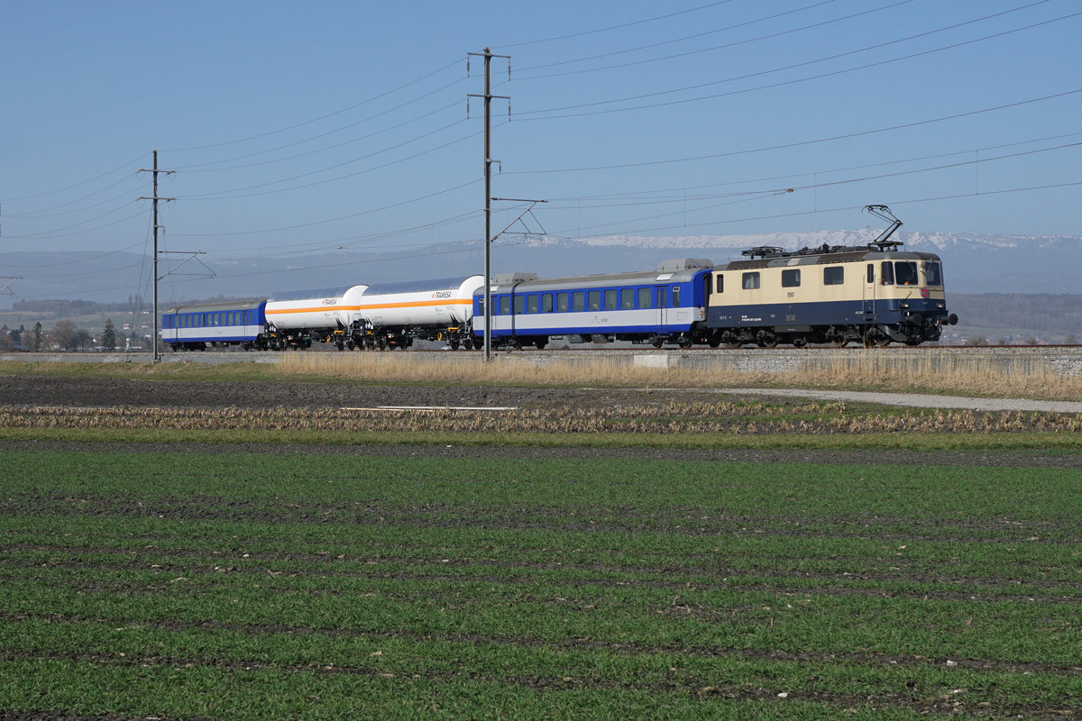 Re 421 387-2 mit Testzug.
Am 25. Februar 2021 wurden zwischen Kerzers und Ins Lärmmessfahrten durchgeführt.
Sämtliche Aufnahmen sind dabei im Raum Kerzers entstanden.
Foto: Walter Ruetsch