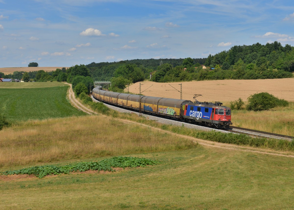 Re 421 387 mit einem ARS Altmann am 22.07.2015 bei Edlhausen. 