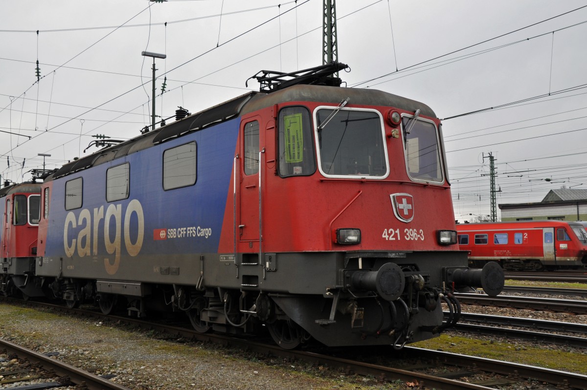 Re 421 396-3 beim Badischen Bahnhof in Basel. Die Aufnahme stammt vom 05.02.2014.