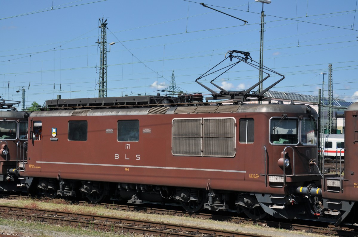 Re 425 171 der BLS abgestellt am Badischen Bahnhof in Basel. Die Aufnahme stammt vom 23.05.2014.