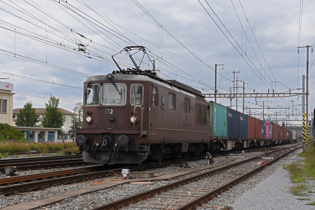 Re 425 172 der BLS durchfährt den Bahnhof Pratteln. Die Aufnahme stammt vom 07.09.2020.