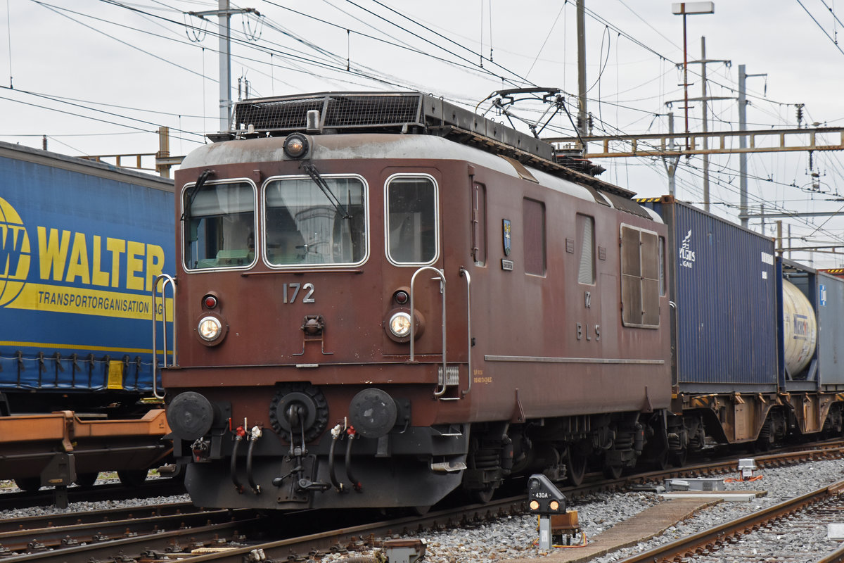 Re 425 172 durchfährt den Bahnhof Pratteln. Die Aufnahme stammt vom 06.09.2019.