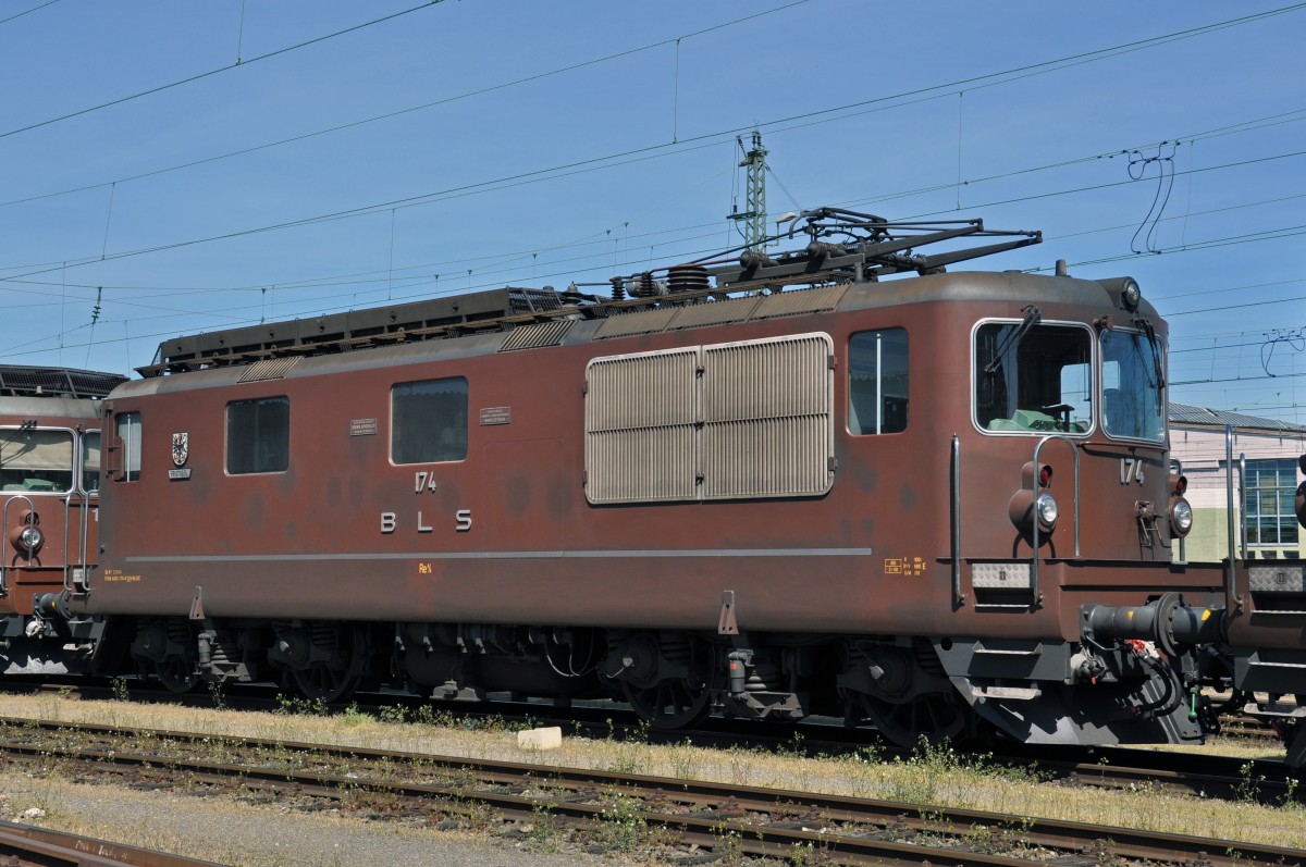 Re 425 174 abgestellt am Badischen Bahnhof. Die Aufnahme stammt vom 10.04.2014.