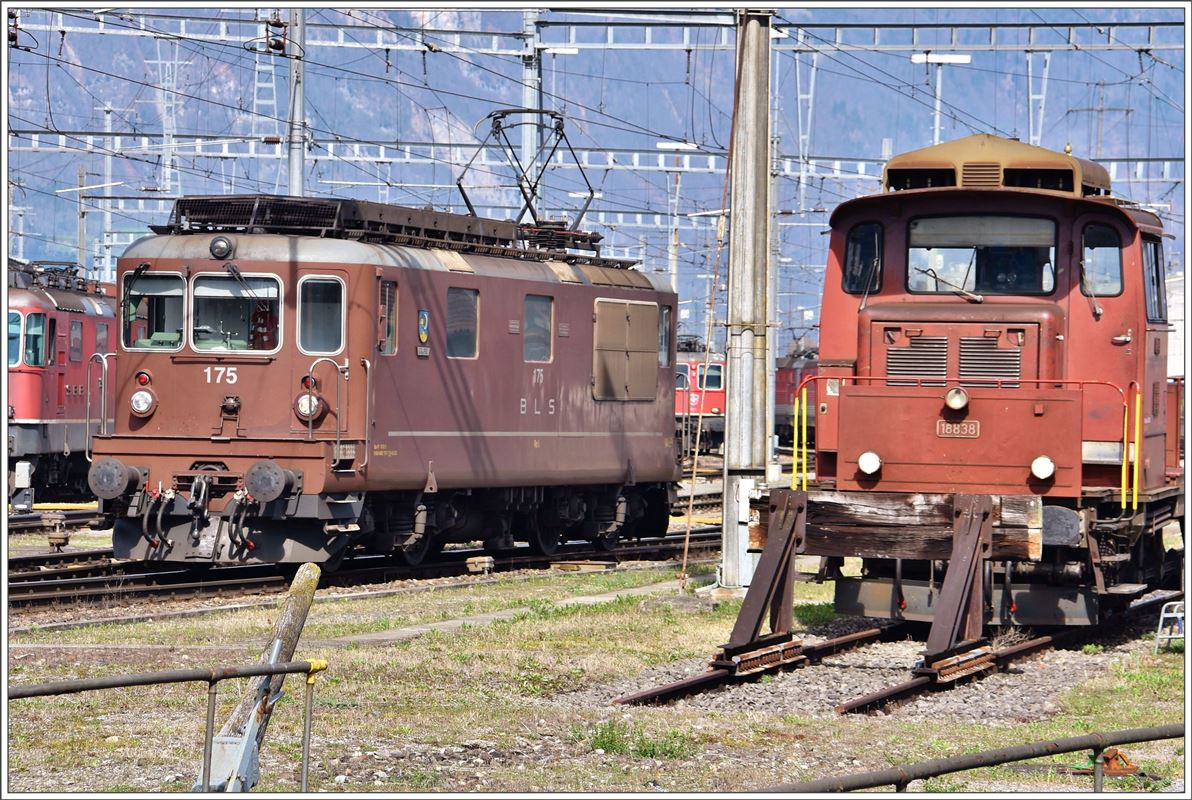 Re 425 175 und Em 3/3 18838 in Buchs SG. (23.03.2017)