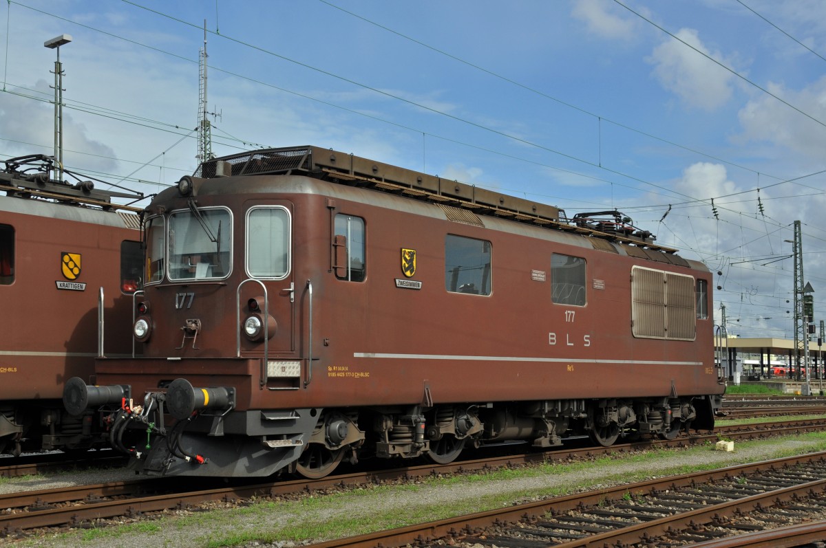 Re 425 177 der BLS ist abgestellt am Badischen Bahnhof in Basel. Die Aufnahme stammt vom 03.08.2014.