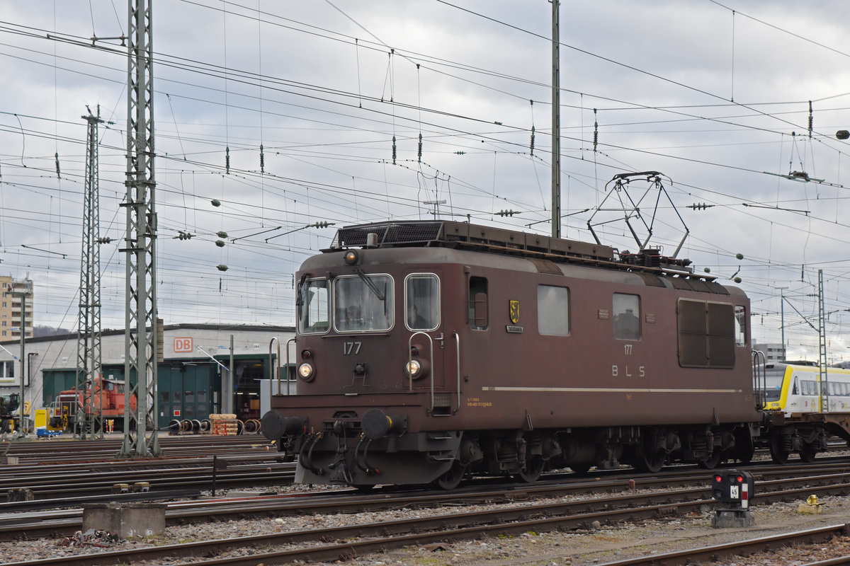 Re 425 177 durchfährt den badischen Bahnhof. Die Aufnahme stammt vom 14.02.2020.