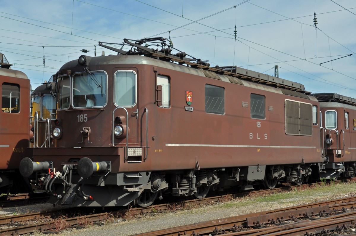 Re 425 185 der BLS abgestellt am Badischen Bahnhof in Basel. Die Aufnahme stammt vom 06.06.2014.