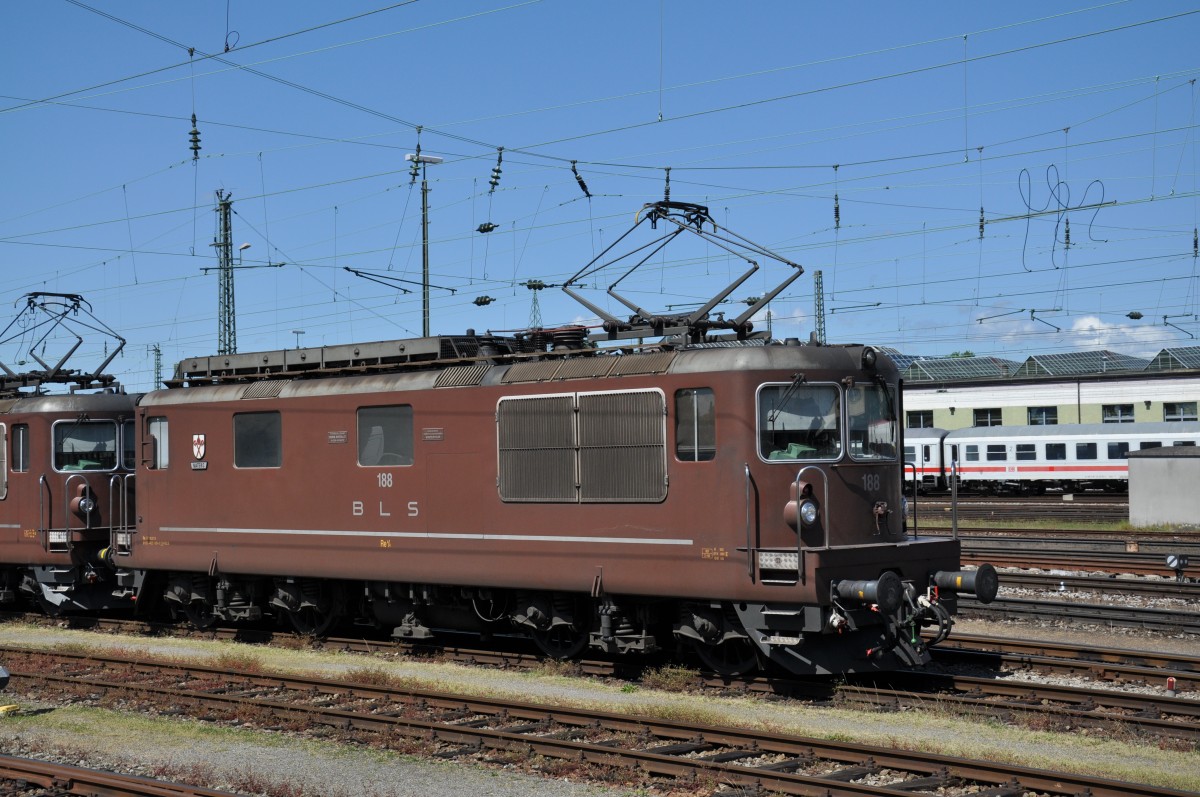 Re 425 188 der BLS wird beim Badischen Bahnhof in Basel bereitgestellt für einen weiteren Auftrag. Die Aufnahme stammt vom 23.05.2014.