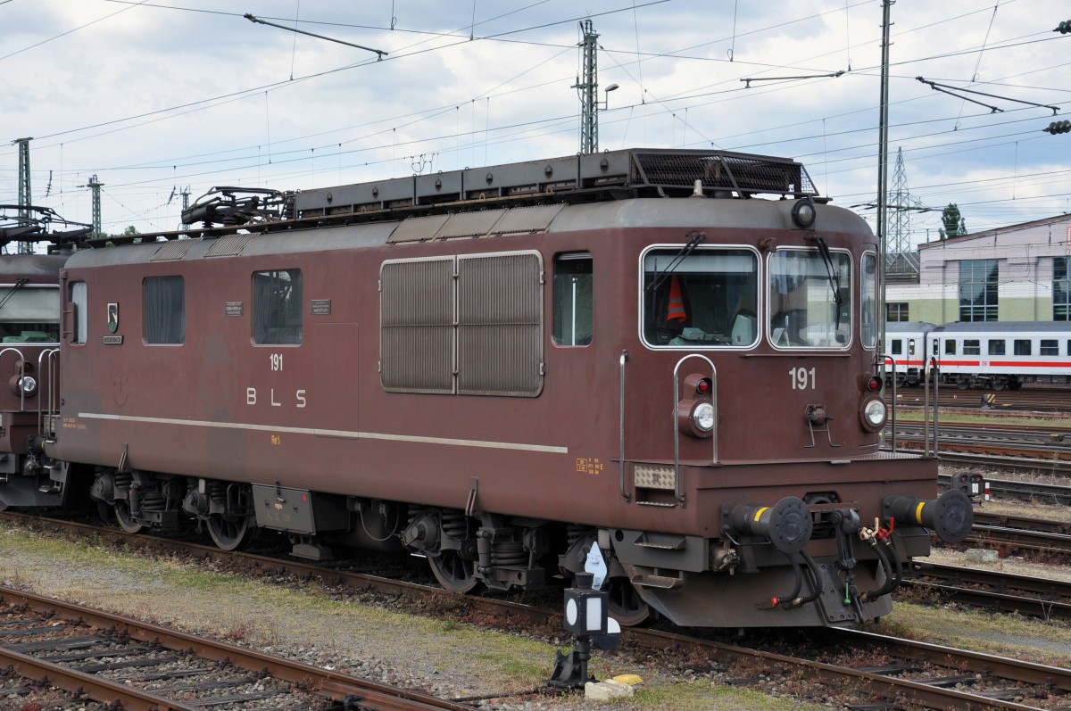 Re 425 191 abgestellt beim Badischen Bahnhof in Basel. Die Aufnahme stammt vom 16.05.2014.