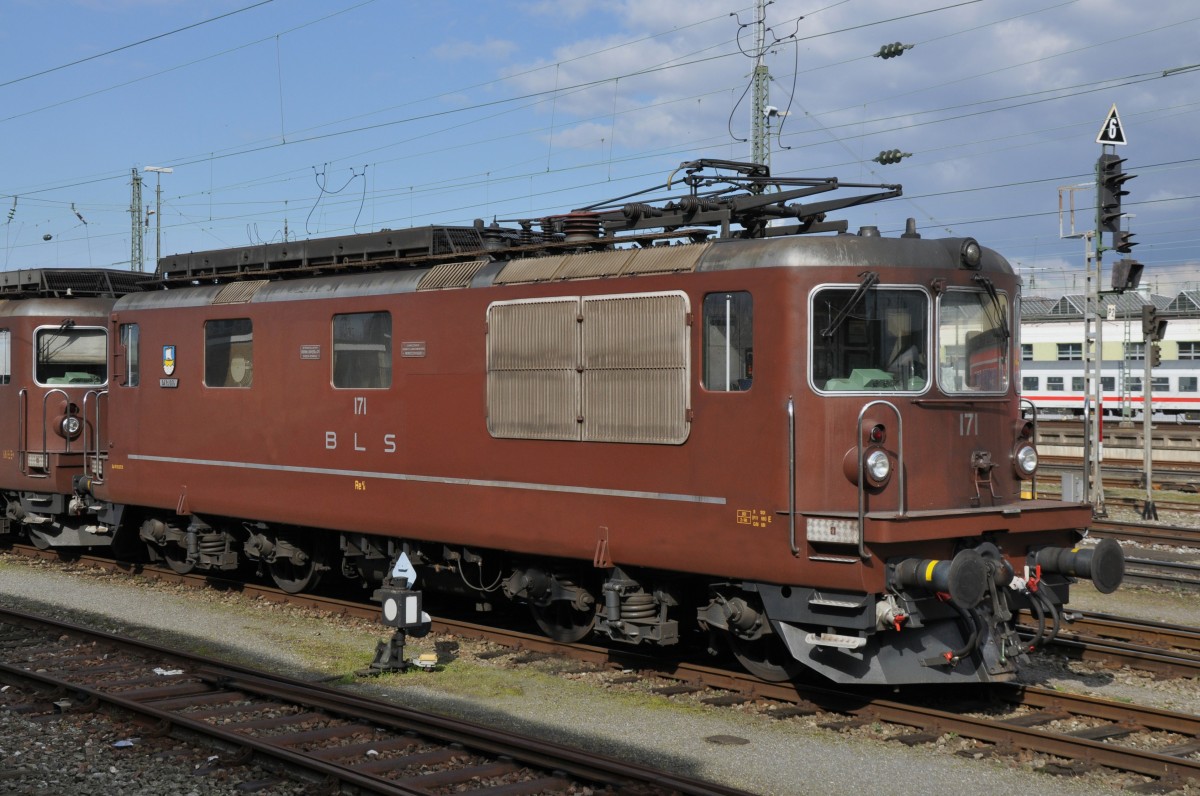 Re 425 der BLS mit der Betriebsnummer 171 am Badischen Bahnhof in Basel. Die Aufnahme stammt vom 05.03.2014.