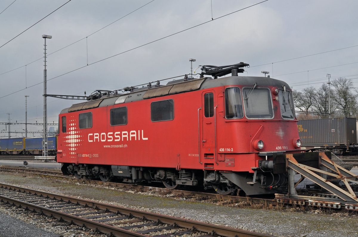 Re 430 114-3  Natalie  der Crossrail, wartet beim Güterbahnhof Muttenz auf den nächsten Einsatz. Die Aufnahme stammt vom 06.02.2017.