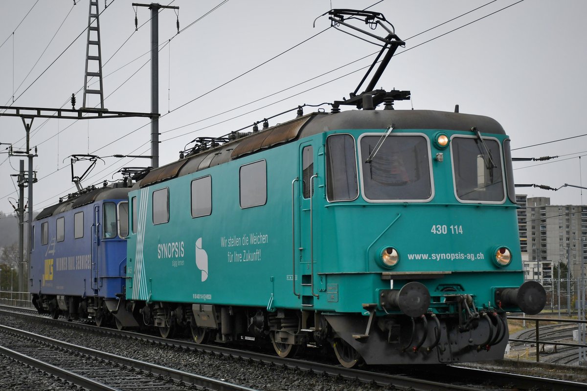 Re 430 114 und Re 430 111 der WRS unterwegs in den Süden, aufgenommen bei Brugg AG am 26.02.2020.