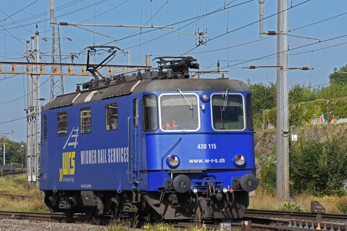 Re 430 115-6 der WRS durchfährt solo den Bahnhof Pratteln. Die Aufnahme stammt vom 07.09.2020.