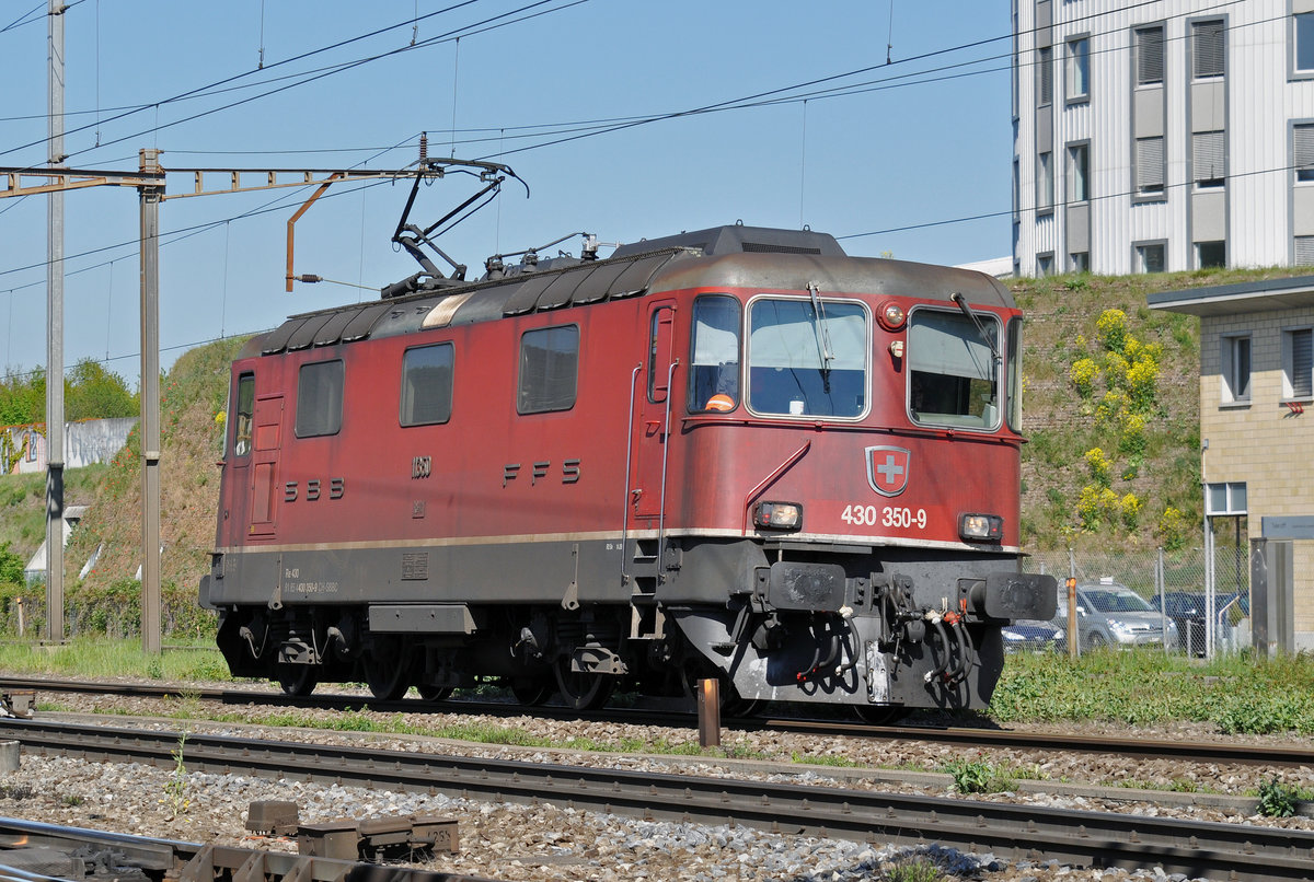 Re 430 350-9 (11350) durchfährt den Bahnhof Pratteln. Die Aufnahme stammt vom 24.04.2017.