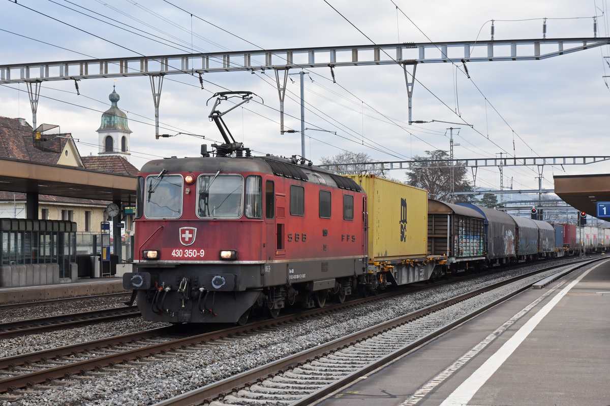Re 430 350-9 durchfährt den Bahnhof Rupperswil. Die Aufnahme stammt vom 17.01.2020.