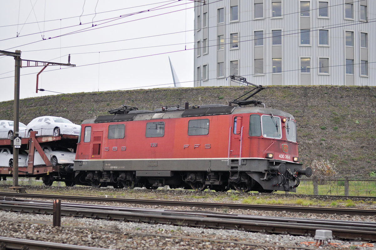 Re 430 360-8 durchfährt den Bahnhof Pratteln. Die Aufnahme stammt vom 04.12.2017.