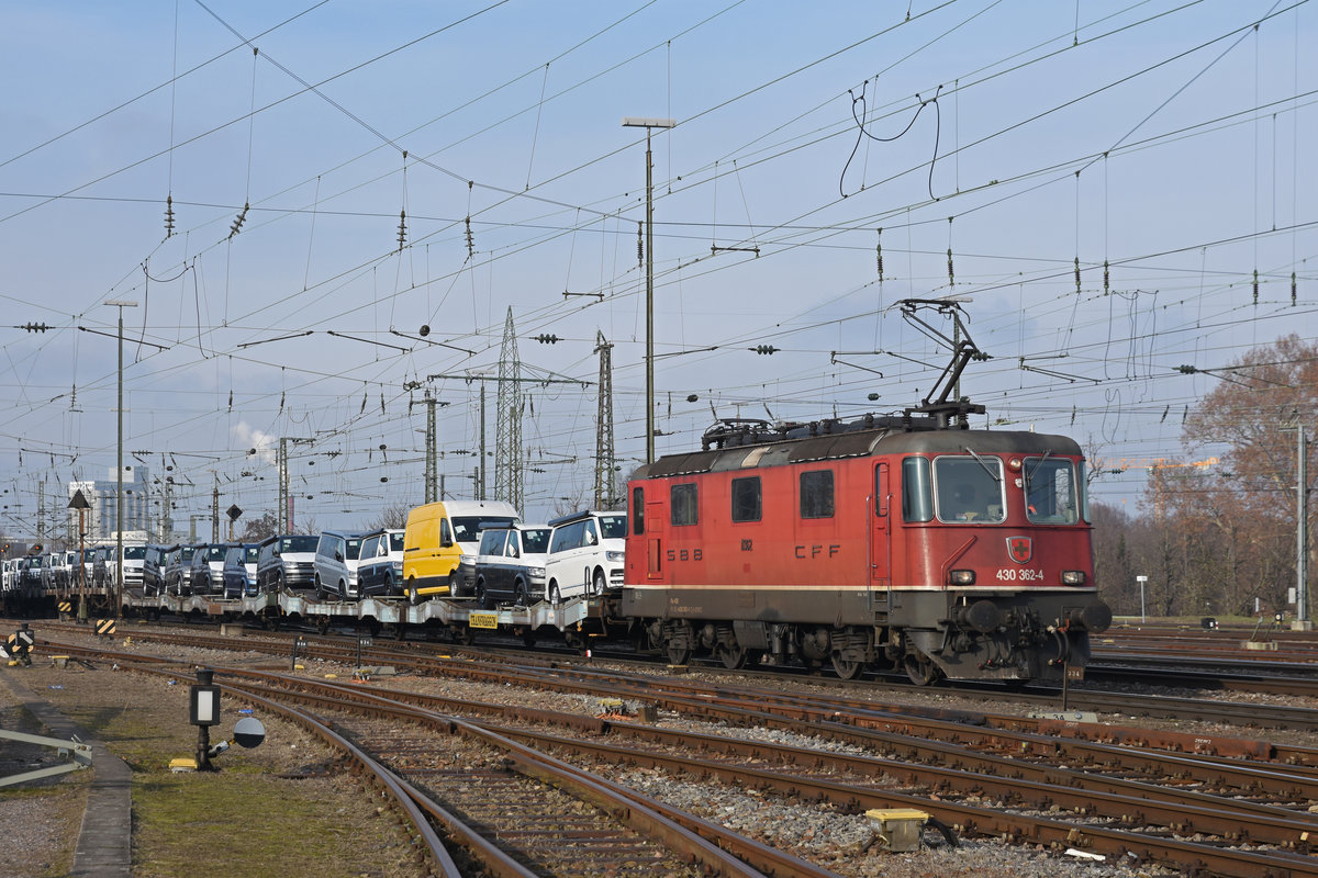 Re 430 362-4 durchfährt den badischen Bahnhof. Die Aufnahme stammt vom 23.01.2019.