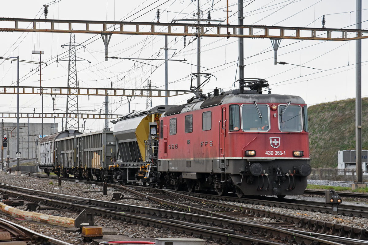 Re 430 368-1 durchfährt den Bahnhof Pratteln. Die Aufnahme stammt vom 06.03.2019.