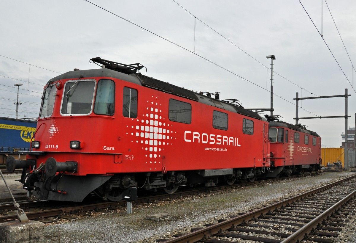 Re 436 111-9  SARA  und 436 115-0  IVON  beim Güterbahnhof in Muttenz. Die Aufnahme stammt vom 13.01.2014.