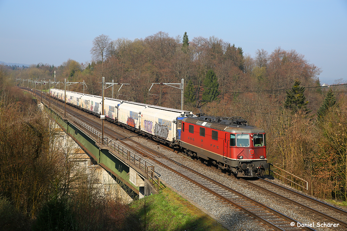 Re 4/4 11174 am 28.03.14 auf der Reussbrücke bei Mellingen