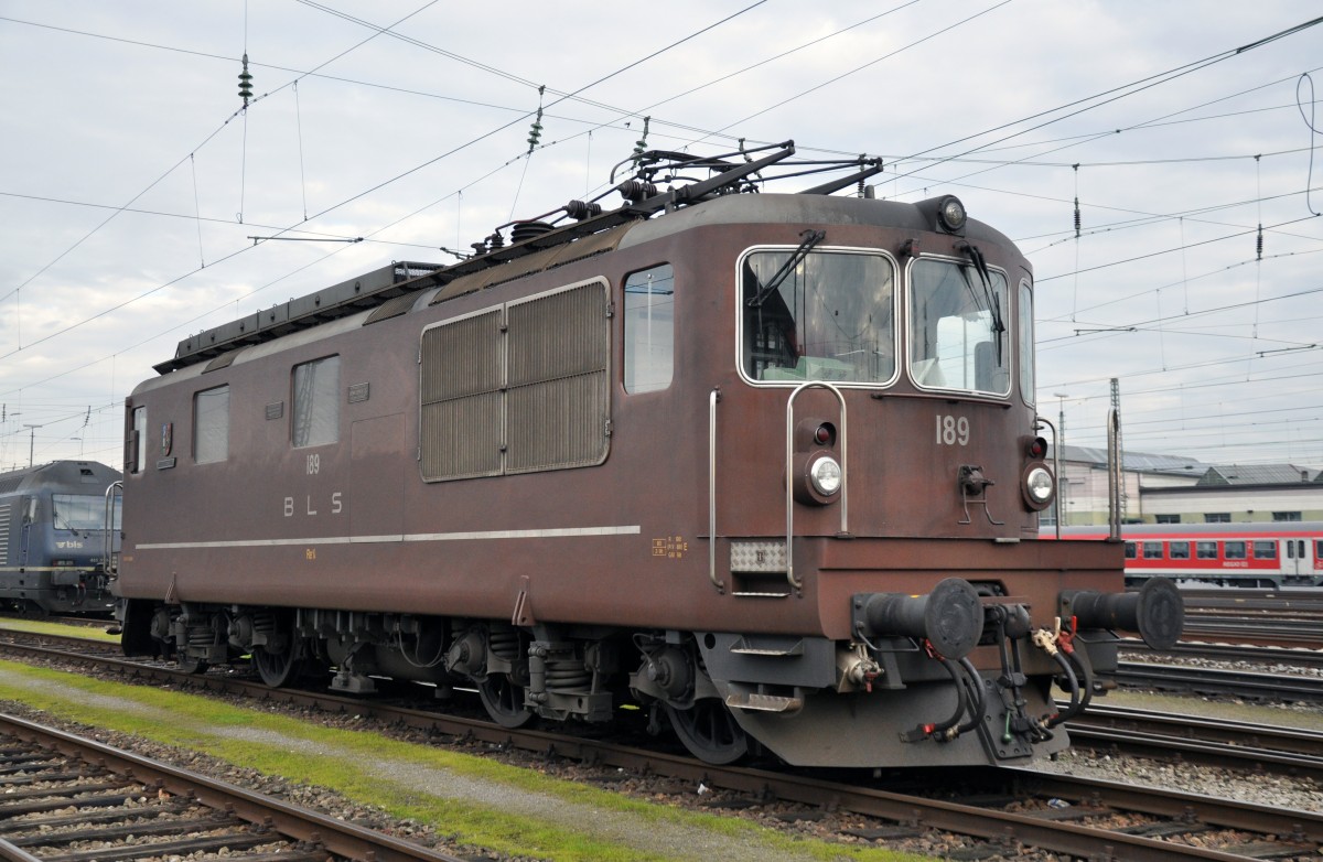 Re 4/4 der BLS mit der Betriebsnummer 189 am Badischen Bahnhof in Basel. Die Aufnahme stammt vom 18.12.2013.