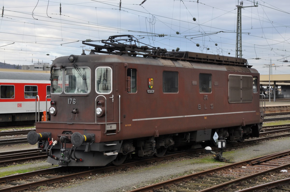 Re 4/4 der BLS mit der Betriebsnummer 176 am Badischen Bahnhof in Basel. Die Aufnahme stammt vom 10.01.2014.