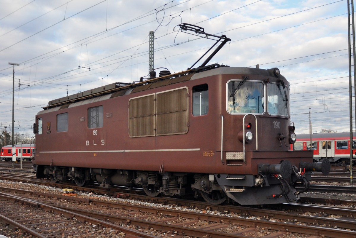 Re 4/4 der BLS mit der Betriebsnummer 190 am Badischen Bahnhof in Basel. Die Aufnahme stammt vom 07.01.2014.