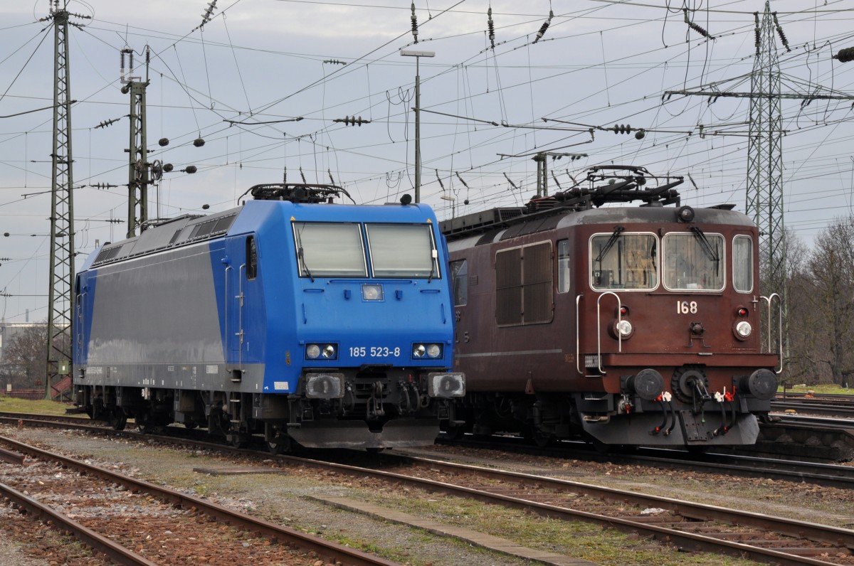 Re 4/4 der BLS mit der Betriebsnummer 168 zusammen mit der DB Lok 185 523-8 am Badischen Bahnhof in Basel. Die Aufnahme stammt vom 11.01.2014.