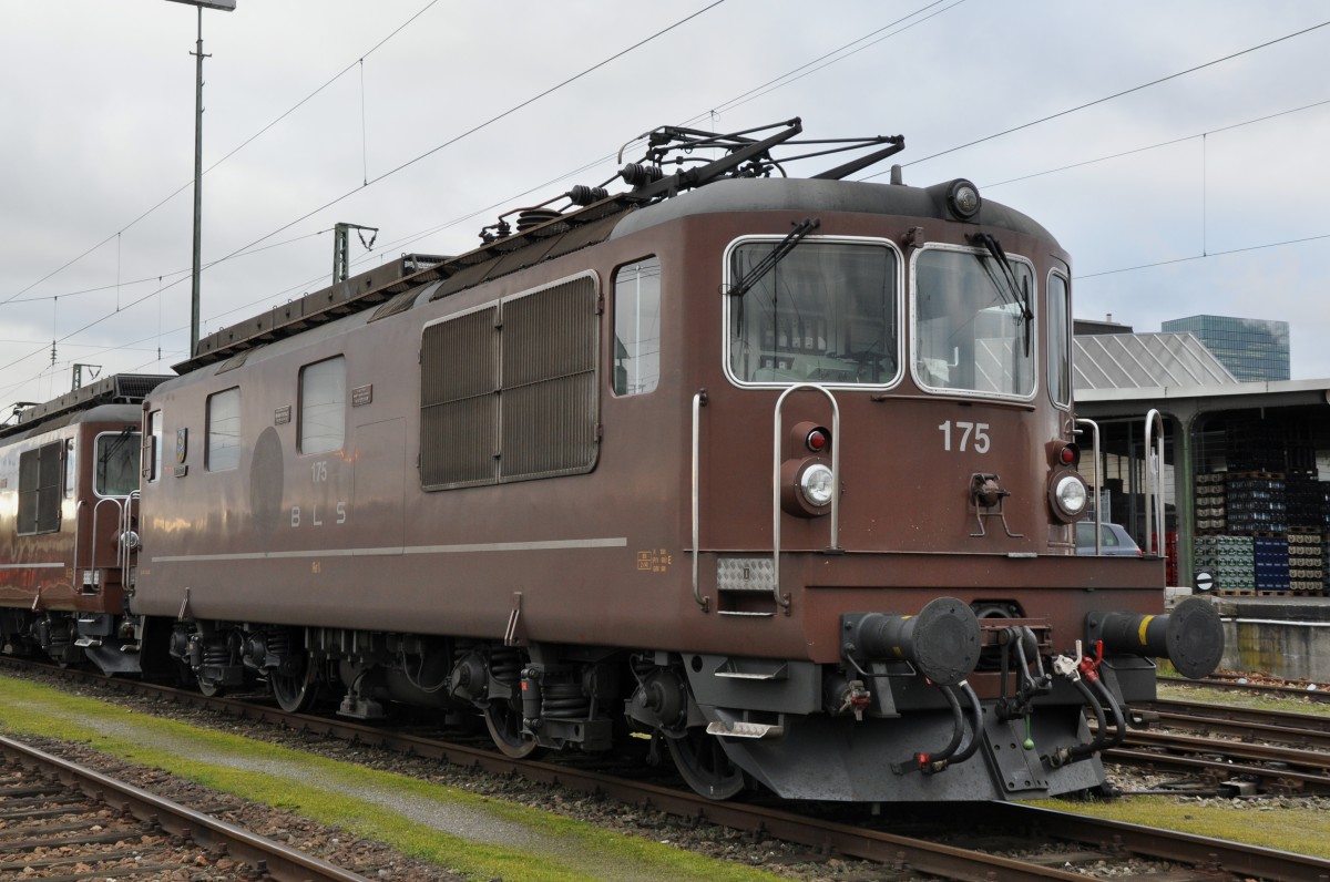 Re 4/4 der BLS mit der Betriebsnummer 175 am Badischen Bahnhof in Basel. Die Aufnahme stammt vom 12.02.2014.