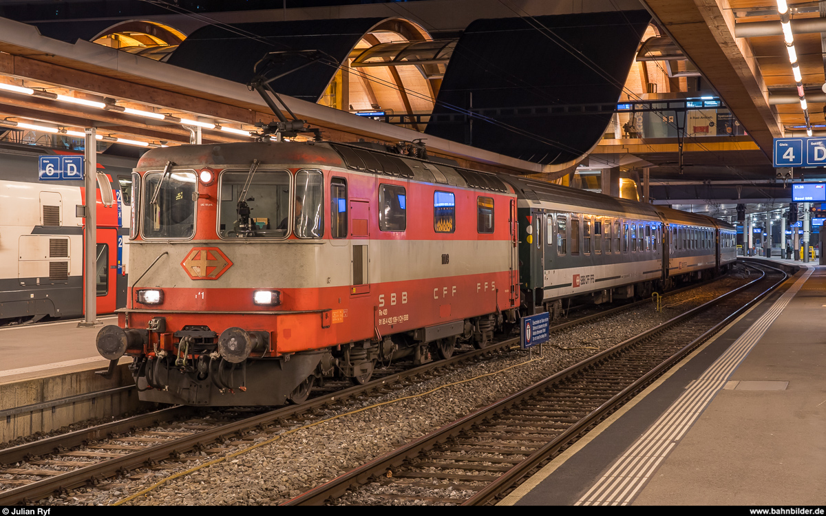 Re 4/4 II 11109 beförderte am 14. April 2019 einen Extrazug für die Fans des frischgebackenen Schweizer Meisters BSC YB von Zürich Altstetten nach Bern. Aufgenommen kurz nach der Ankunft.