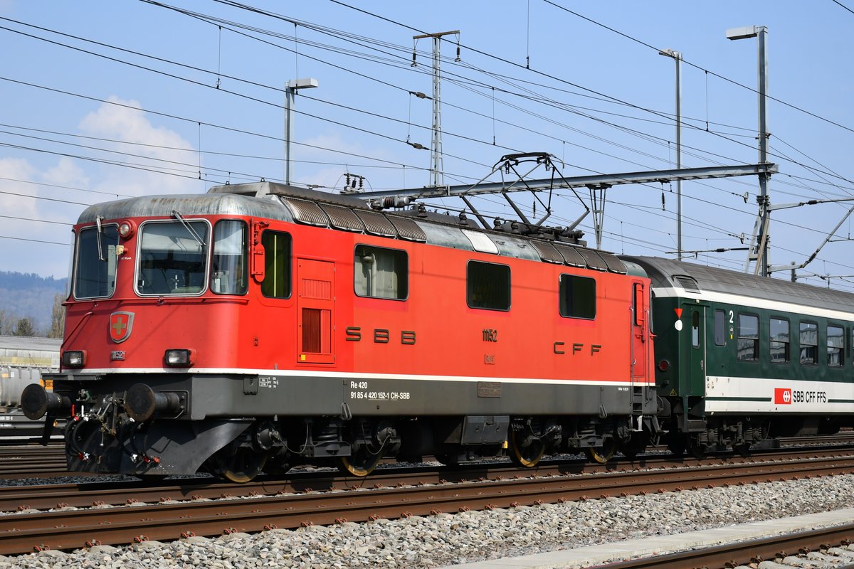 Re 4/4 II 11152 kurz vor Aarau am 20.03.2020. - Bahnbilder.de