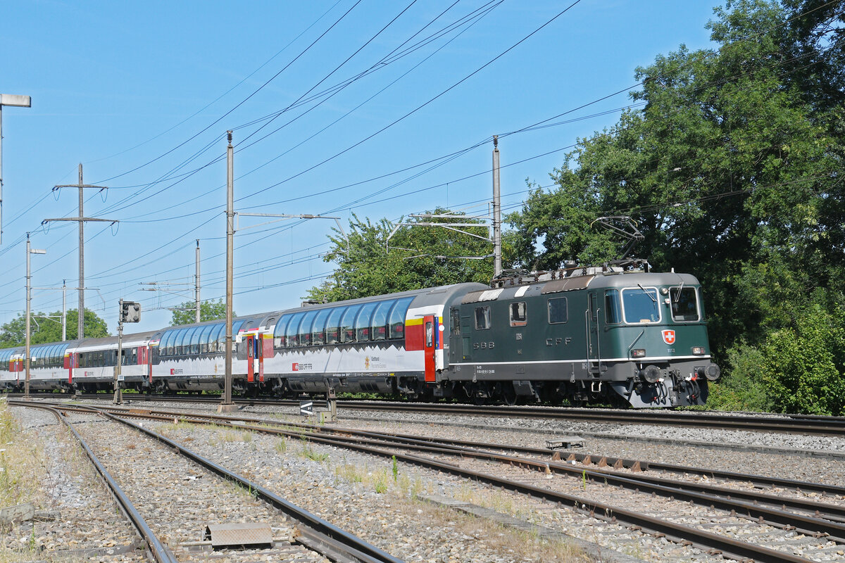 Re 4/4 II 11161 f�hrt am 08.07.2026 Richtung Station Augarten.