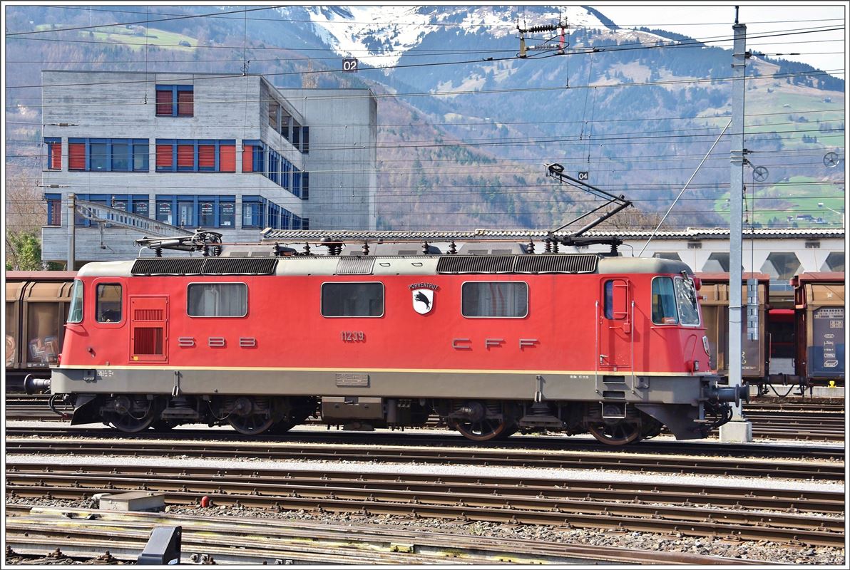 Re 4/4 II 11239  Porrentruy  in Buchs SG. (23.03.2017)
