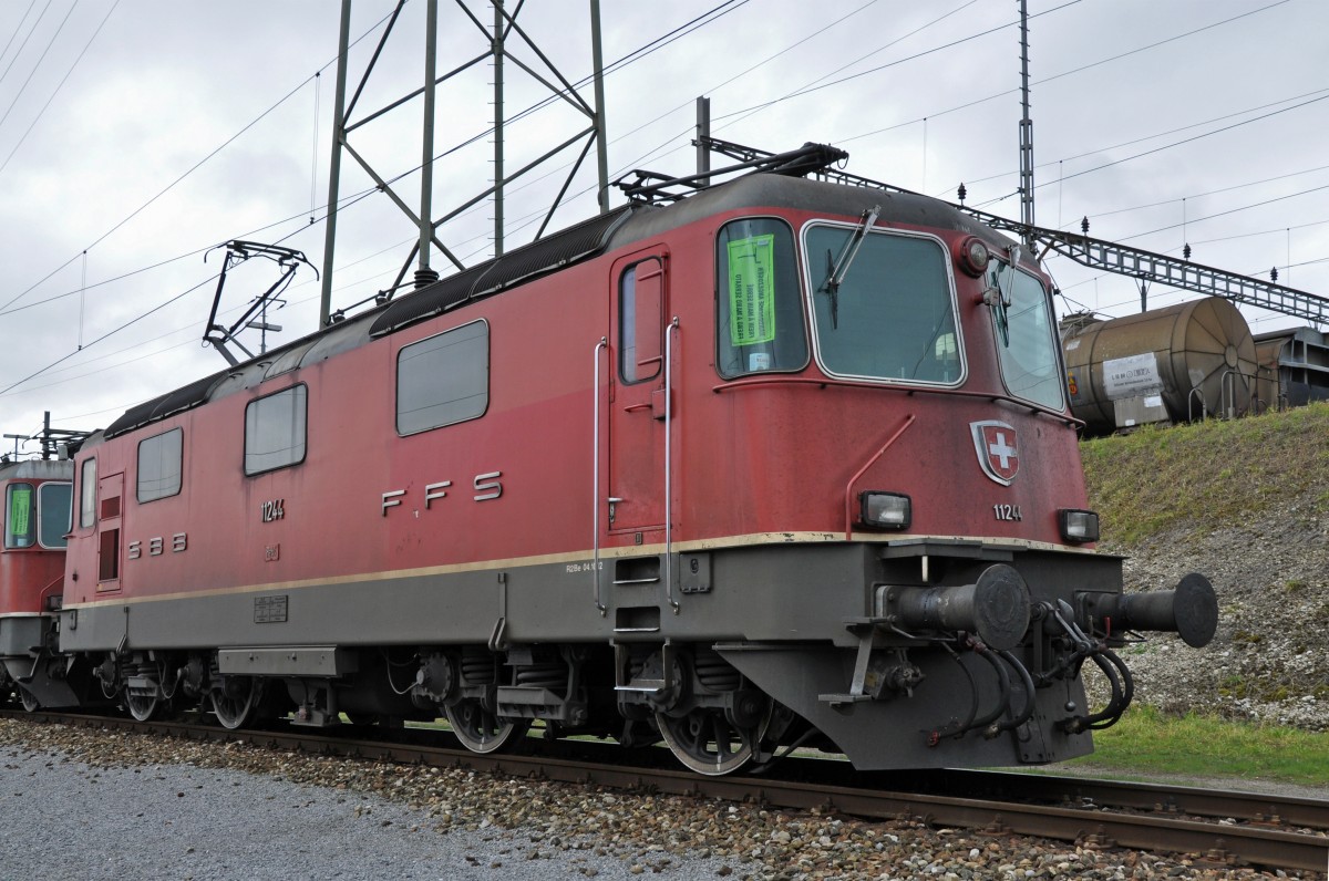 Re 4/4 II 11244 am Güterbahnhof Muttenz. Die Aufnahme stammt vom 15.02.2014.