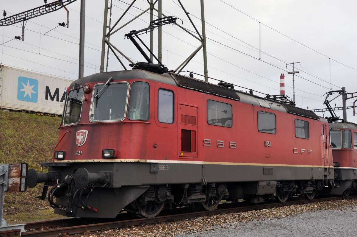 Re 4/4 II 11251 am Güterbahnhof Muttenz. Die Aufnahme stammt vom 08.02.2014.