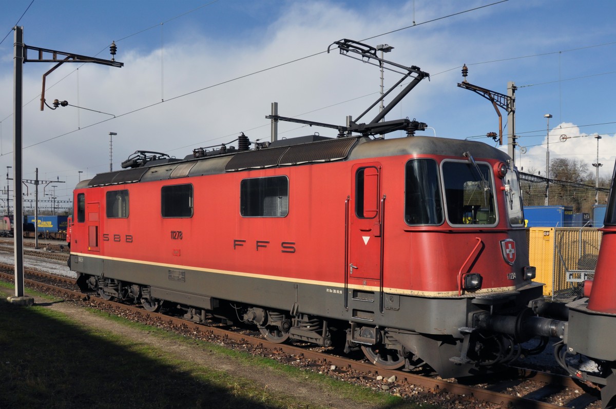 Re 4/4 II 11278 am Güterbahnhof Muttenz. Die Aufnahme stammt vom 27.01.2014.