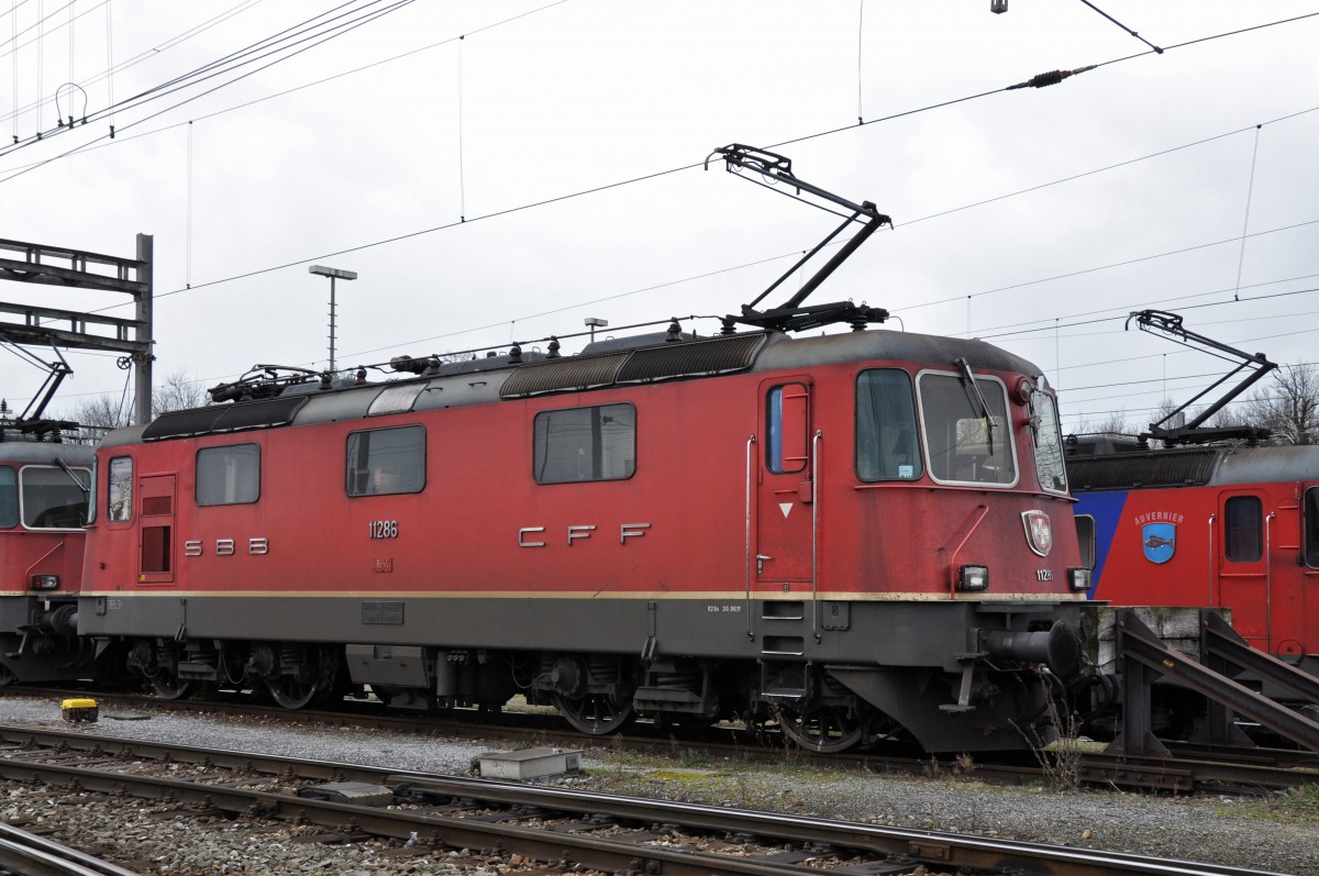 Re 4/4 II 11286 am Güterbahnhof Muttenz. Die Aufnahme stammt vom 08.02.2014.