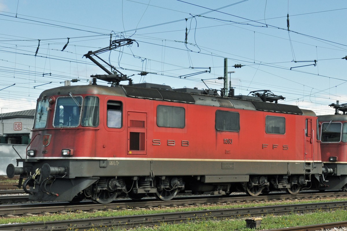 Re 4/4 III 11363 durchfährt den Badischen Bahnhof. Die Aufnahme stammt vom 13.08.2014.